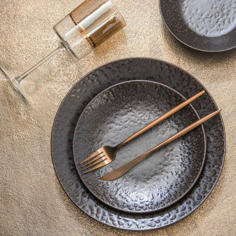 Assiette en grès noir – Maryse Cuisine