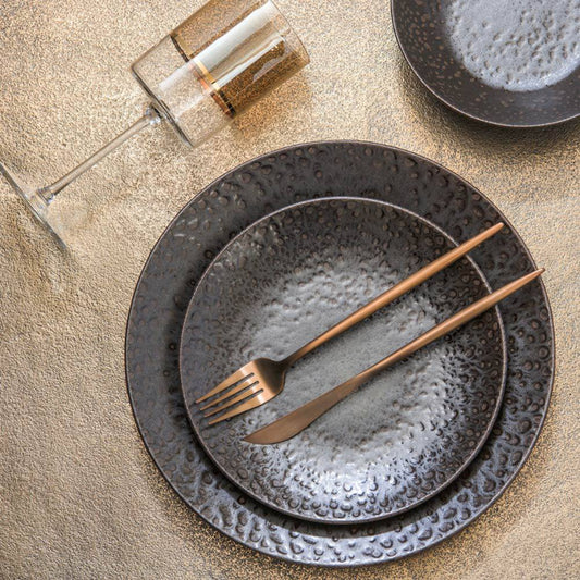Assiette en grès noir – Maryse Cuisine